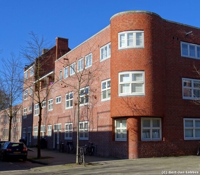 Willem Beukelsstraat - Simon Stevinstraat - westelijke blok met ronding.
<br/>
Gert-Jan Lobbes, 2020